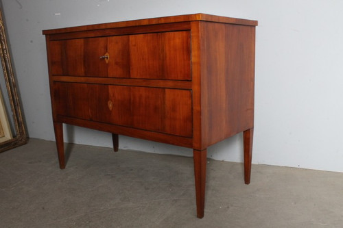 Antique Sienese Louis XVI chest of drawers - chest of drawers 1770 in cherry. Restored. Size 124 x 57. Height 94.50