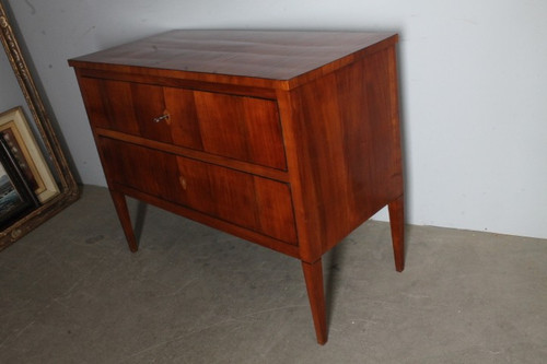 Antique Sienese Louis XVI chest of drawers - chest of drawers 1770 in cherry. Restored. Size 124 x 57. Height 94.50