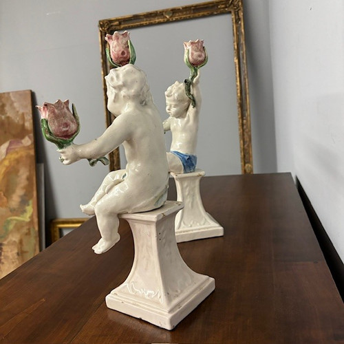 Ancienne paire de putti candélabres d'Angelo Minghetti Bologne. Fin XIXème sur socle signé. H 37 