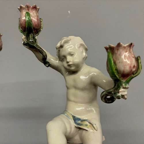 Ancienne paire de putti candélabres d'Angelo Minghetti Bologne. Fin XIXème sur socle signé. H 37 