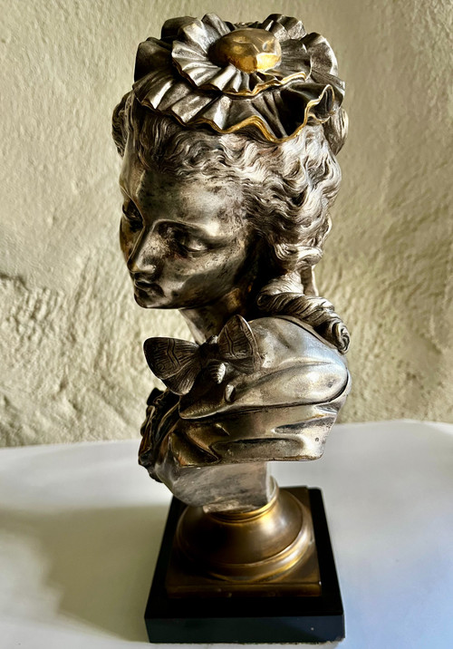 Bronze argenté et doré de Auguste PEIFFER (1832-1886), "Jeune femme au papillon"