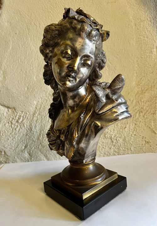 Bronze argenté et doré de Auguste PEIFFER (1832-1886), "Jeune femme au papillon"