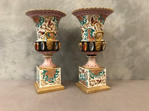 Pair of Medici vases in Old Paris porcelain from the 19th century