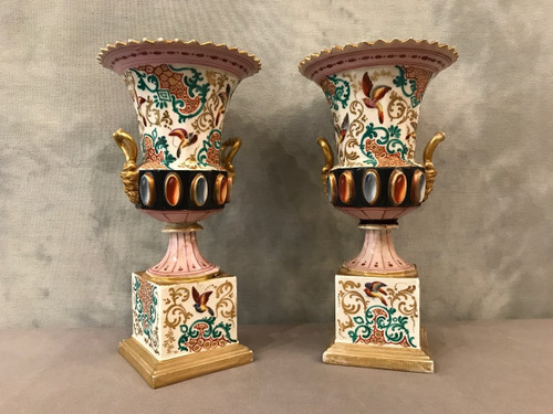 Pair of Medici vases in Old Paris porcelain from the 19th century