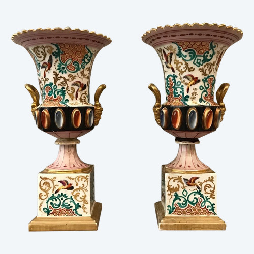 Pair of Medici vases in Old Paris porcelain from the 19th century