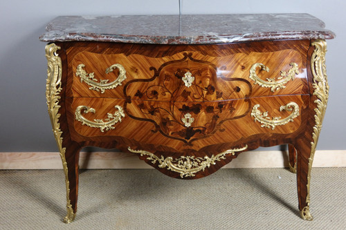 Commode sauteuse en marqueterie estampillée "Perreau"