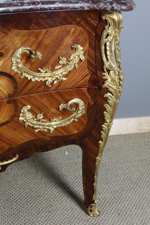 Commode sauteuse en marqueterie estampillée "Perreau"