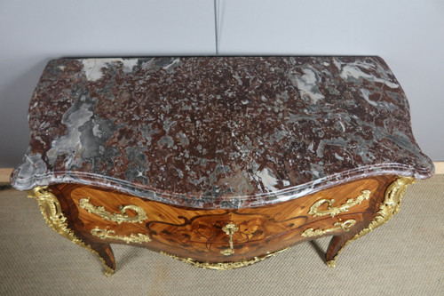 Commode sauteuse en marqueterie estampillée "Perreau"