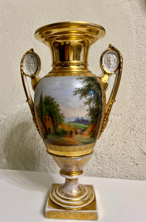 Pariser Porzellanvase aus der Restaurations- oder Louis-Philippe-Zeit, handdekoriert.