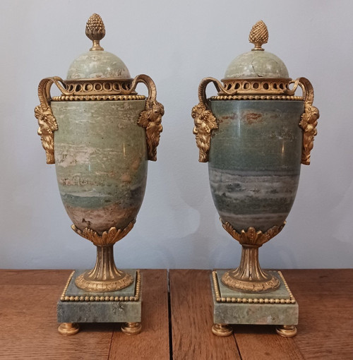 France, vers 1880 - paire de cassolettes ou vases pots pourris - marbre vert et bronze doré