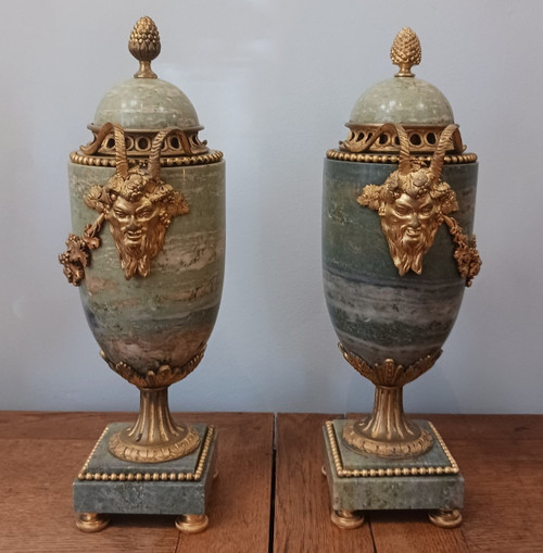 France, vers 1880 - paire de cassolettes ou vases pots pourris - marbre vert et bronze doré