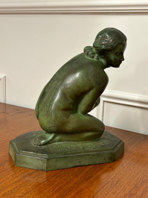 Lucien Charles édouard Alliot (1877-1967) La Frileuse Bronzo con patina verde Periodo Art Déco