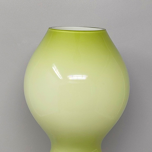 Étonnant vase vert de l'ère spatiale en verre de Murano des années 1970. Fabriqué en Italie