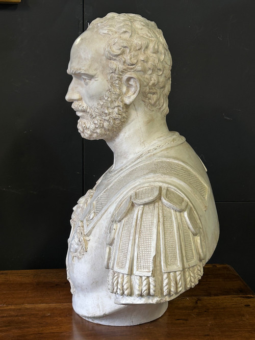 Important Portrait En Buste D’empereur Romain En Cuirasse - Sculpture En Plâtre XXéme Siècle 