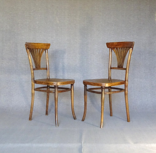 Paire de chaises Thonet N°221, assise découpée en palmette, 1910