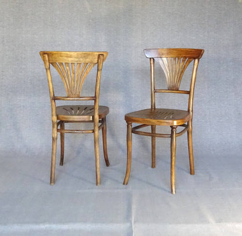 Paire de chaises Thonet N°221, assise découpée en palmette, 1910