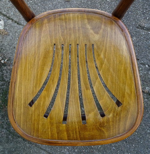 Paire de chaises Thonet N°221, assise découpée en palmette, 1910