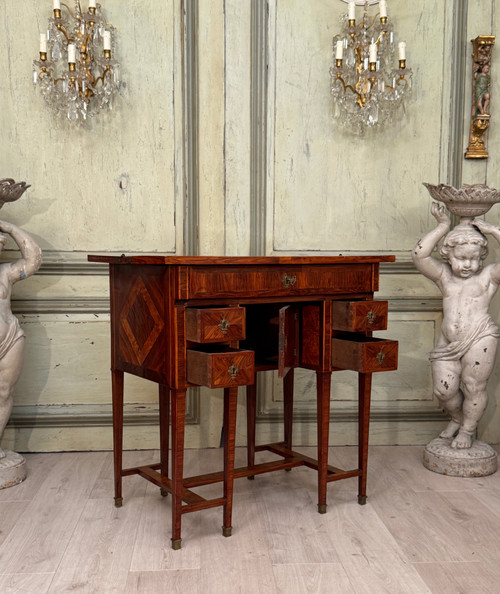 Mazarin De Changeur desk in 18th century marquetry