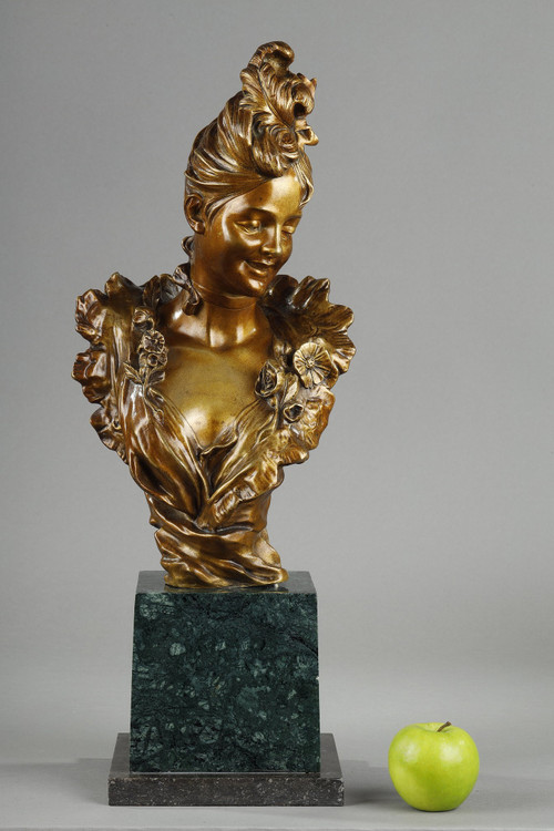 BUST OF A YOUNG BELLE-ÉPOQUE WOMAN BY VICTOR LÉOPOLD BRUYNEEL