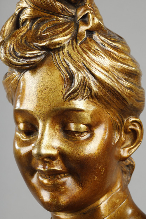 BUST OF A YOUNG BELLE-ÉPOQUE WOMAN BY VICTOR LÉOPOLD BRUYNEEL