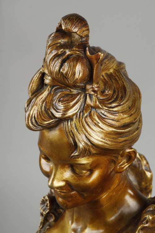 BUST OF A YOUNG BELLE-ÉPOQUE WOMAN BY VICTOR LÉOPOLD BRUYNEEL