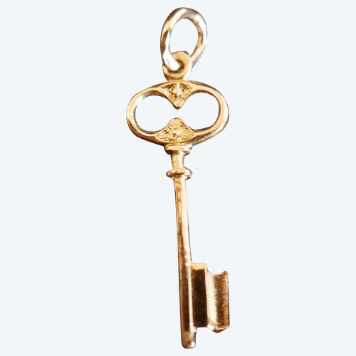 Charms 18-carat gold pendant.