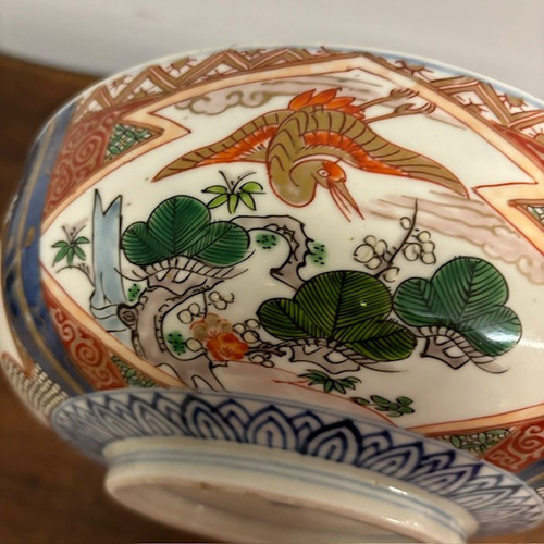 Antico piatto in porcellana Imari Japan Meiji periodo XIX sec con animali e paesaggio . Meiji mis 25