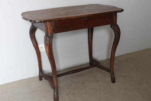 Antique writing table late 17th century Bologna . solid walnut . First patina . Meas 97 x 58 h. 78