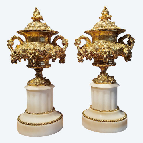 Paire de Vases Cassolettes en bronzes Ciselés dorés aux Pampres Vignes XIXéme