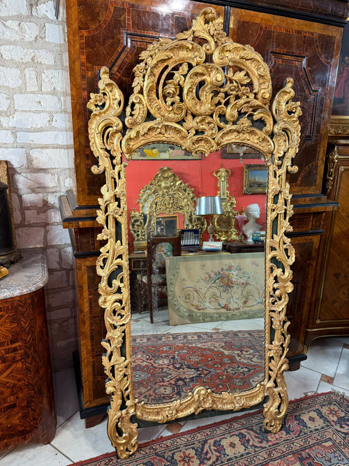 MIROIR DE STYLE LOUIS XV EN BOIS DORE