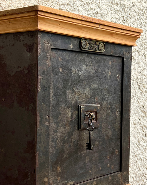 Metal and wood safe by Fournier Ainé, France 1900