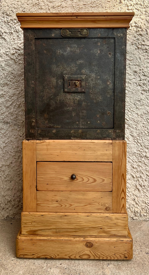 Metal and wood safe by Fournier Ainé, France 1900