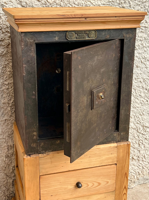 Metal and wood safe by Fournier Ainé, France 1900