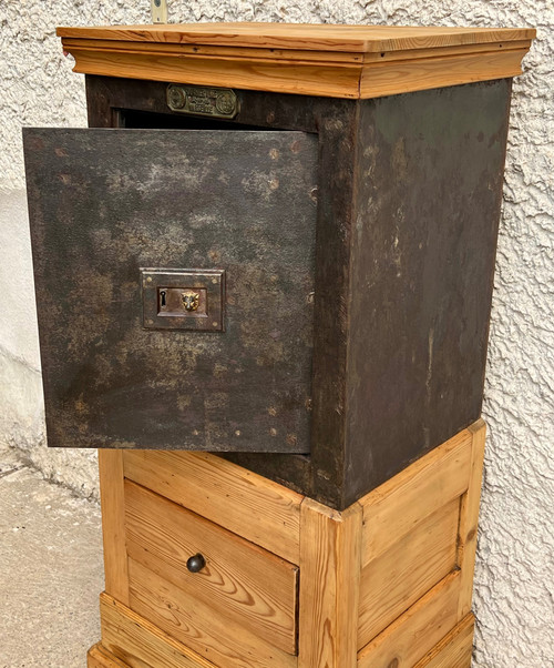 Metal and wood safe by Fournier Ainé, France 1900