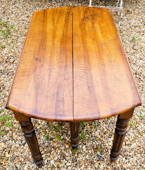 Louis Philippe table 6 legs in walnut 14 people height 70 diam 118 cm