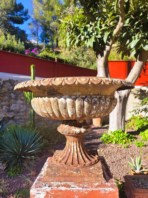 Set of 4 large cast iron garden vases on terracotta bases, 19th century