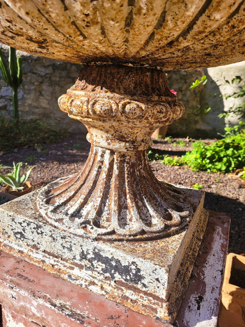 Set of 4 large cast iron garden vases on terracotta bases, 19th century