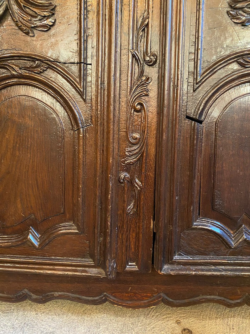 Carved oak cabinet decorated with foliage and flowers, late 18th century