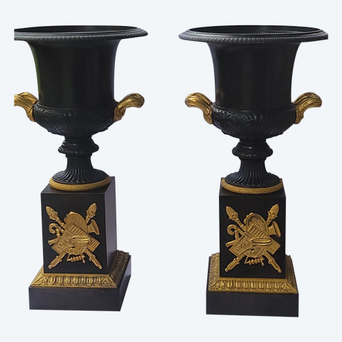 Paire de vases medicis en bronze patiné et doré vers 1825