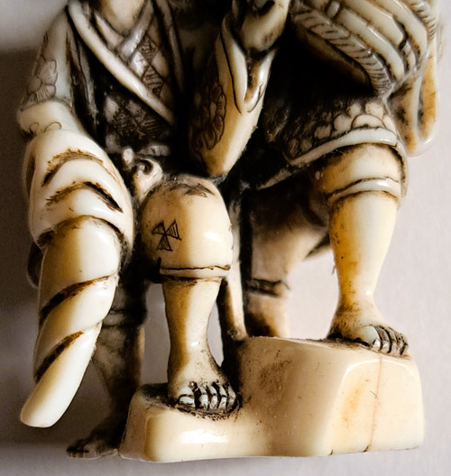 Netsuke, zwei japanische Schriftzeichen der Meiji-Zeit, signiert