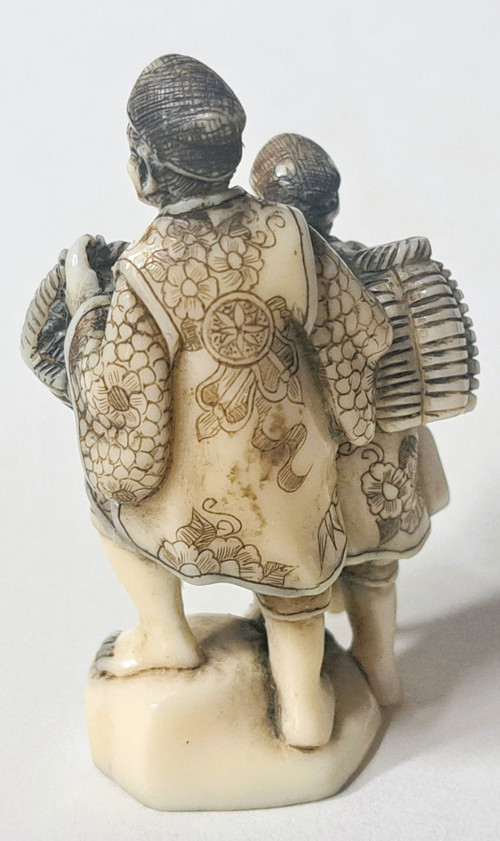 Netsuke, zwei japanische Schriftzeichen der Meiji-Zeit, signiert