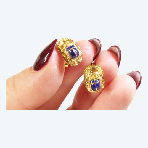 Egyptian scarab ear stud in 18k gold, lapis lazuli earrings, egyptian jewelry, vintage jewelry