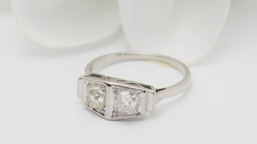 Art Deco ring in white gold and platinum, diamonds