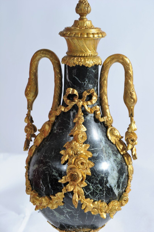 Remise 25\%  - Paire De Vases Décoratifs En Marbre Et Bronze Doré - XIXème