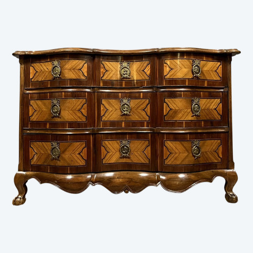 commode Arbalète époque Louis XV en marqueterie de bois nobles