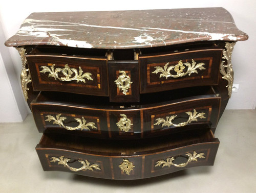 Remise de 25\% - Estampillée. Ellaume - Commode Louis XV - 18ème Siècle