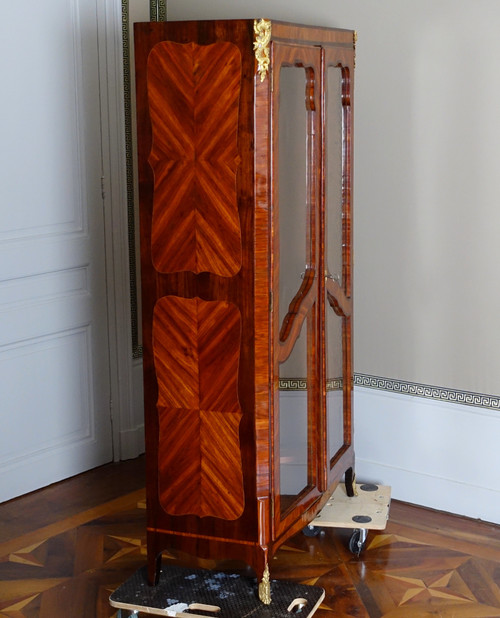 Vitrine bibliothèque d'époque Louis XV en marqueterie