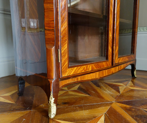 Vitrine bibliothèque d'époque Louis XV en marqueterie