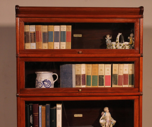 Globe Wernicke Mahogany Bookcase Of 4 Elements With A Drawer