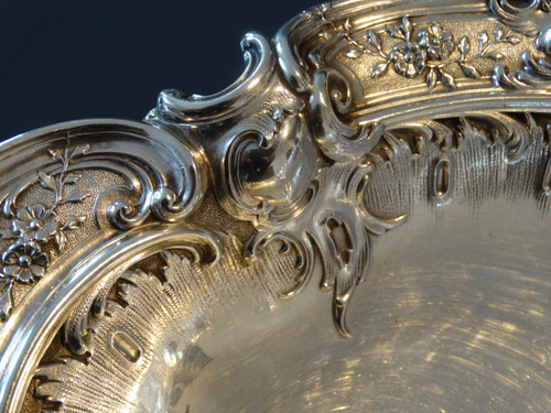 800 mil chiseled silver basket. Weight 509g. Late 19th - Early 20th century